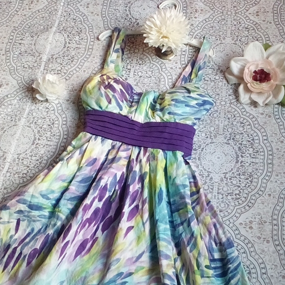 Beautiful floral mini dress - Picture 12 of 13